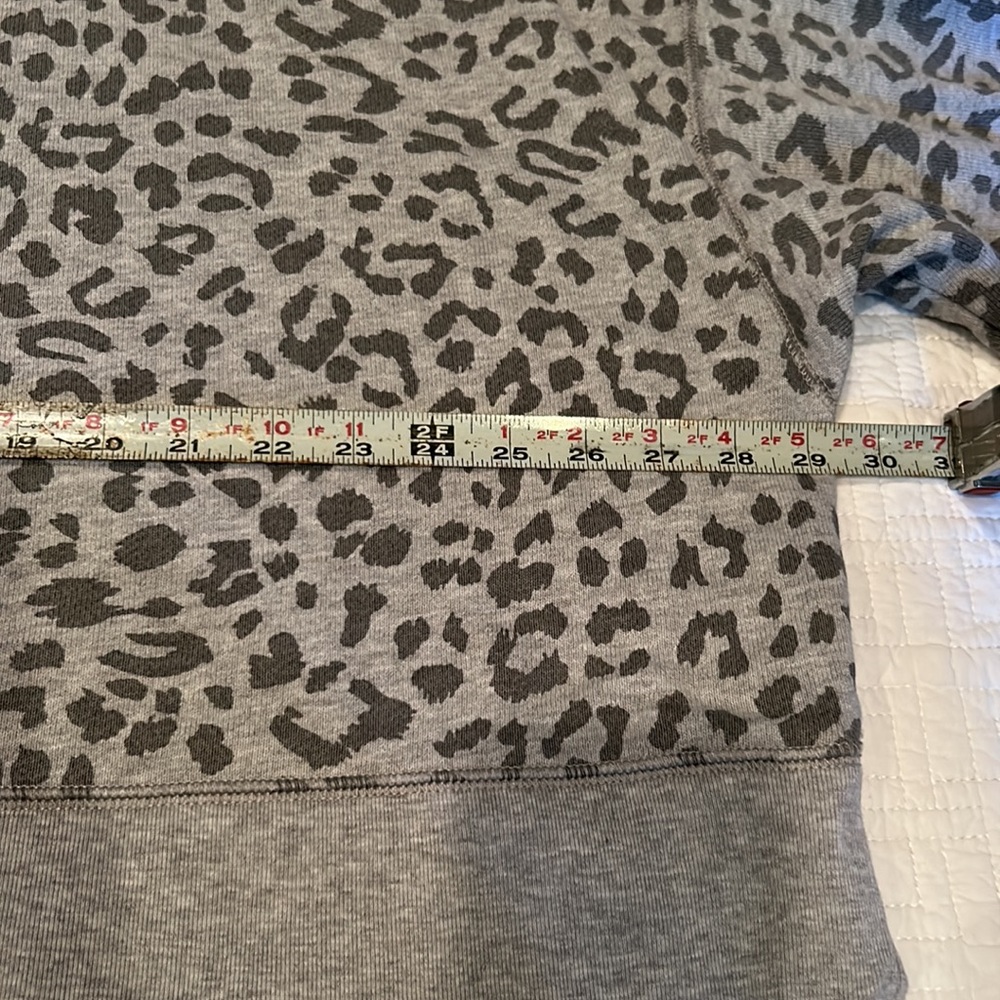 NWOT AERIE oversized cropped leopard grey sweatshirt size large - Picture 4 of 8